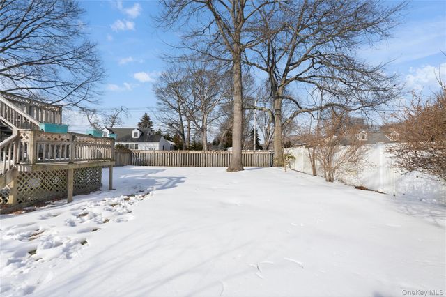 1093 Oakneck Road, Bay Shore, NY 11706