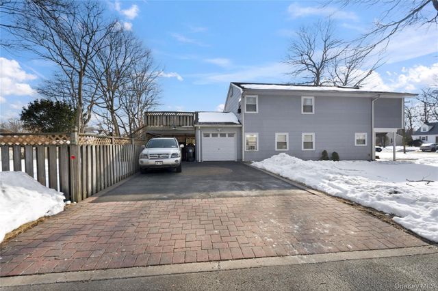 1093 Oakneck Road, Bay Shore, NY 11706