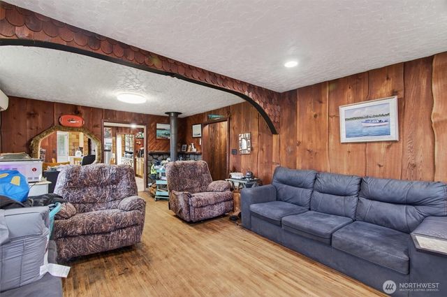 340 E Sunny Sands Road, Cathlamet, WA 98612