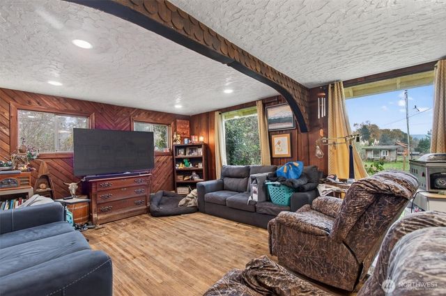 340 E Sunny Sands Road, Cathlamet, WA 98612