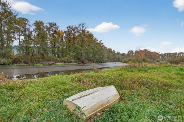 340 E Sunny Sands Road, Cathlamet, WA 98612