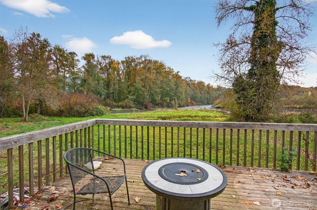 340 E Sunny Sands Road, Cathlamet, WA 98612