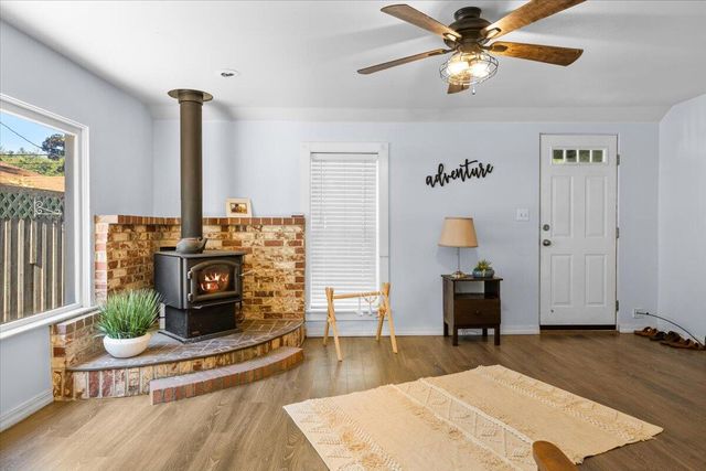 405 NW Dimmick Street, Grants Pass, OR 97526