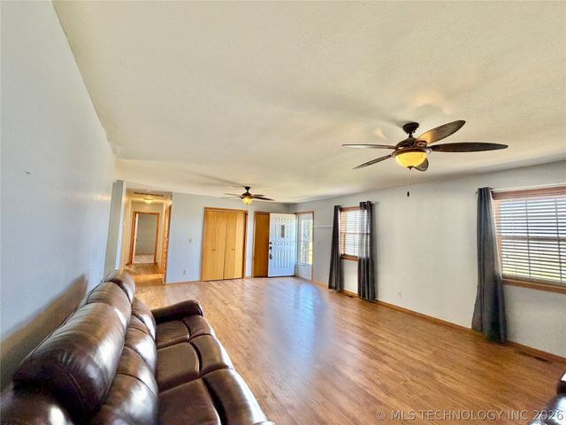 17160 N Briggs Flat Road, Tahlequah, OK 74464