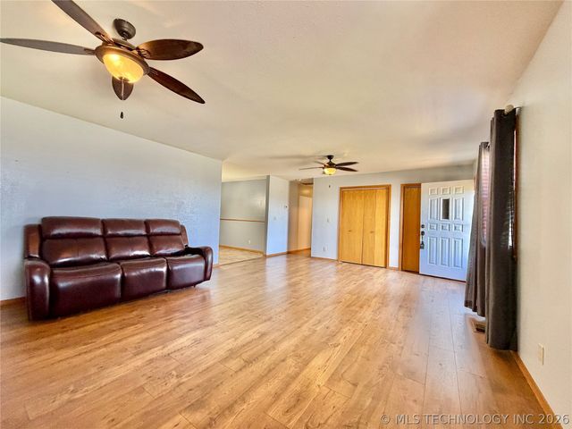 17160 N Briggs Flat Road, Tahlequah, OK 74464