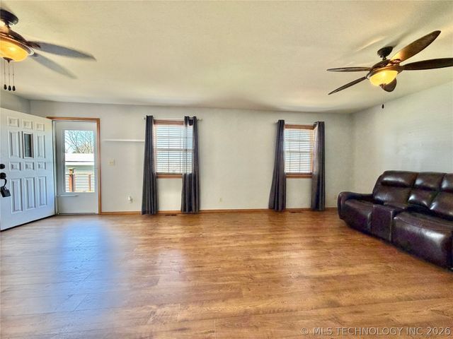 17160 N Briggs Flat Road, Tahlequah, OK 74464