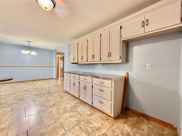 17160 N Briggs Flat Road, Tahlequah, OK 74464