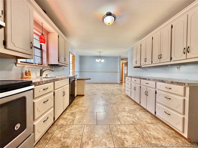 17160 N Briggs Flat Road, Tahlequah, OK 74464