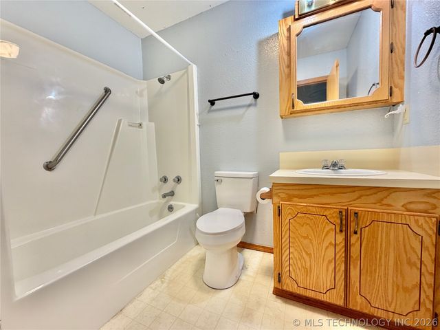 17160 N Briggs Flat Road, Tahlequah, OK 74464