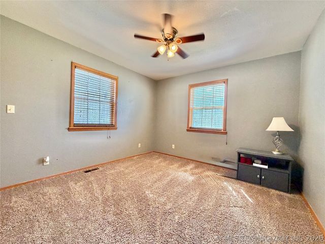 17160 N Briggs Flat Road, Tahlequah, OK 74464