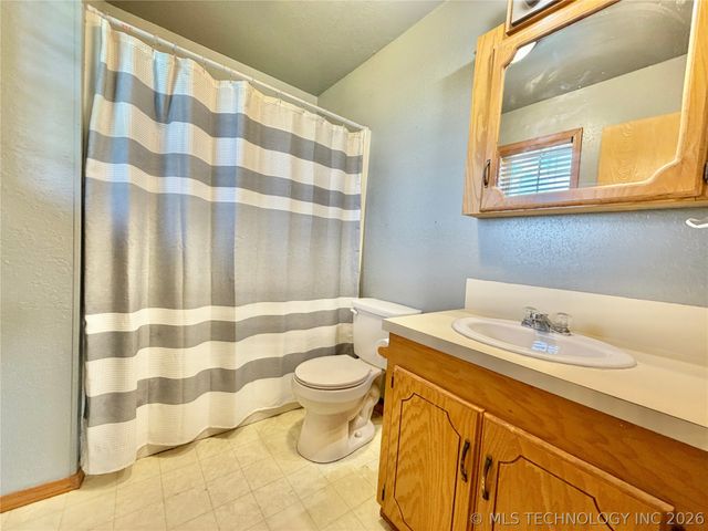 17160 N Briggs Flat Road, Tahlequah, OK 74464