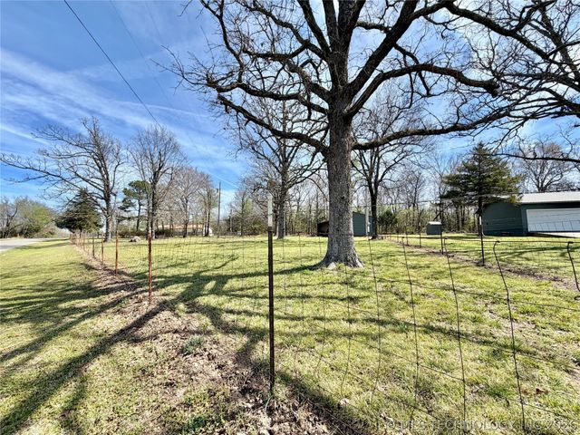 17160 N Briggs Flat Road, Tahlequah, OK 74464