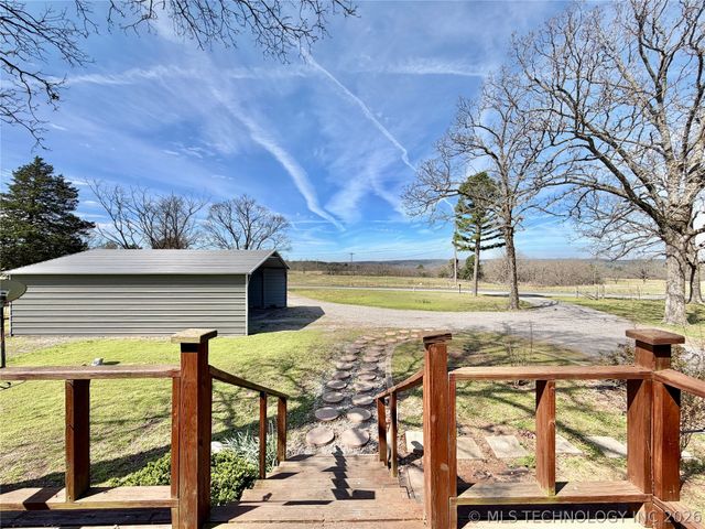 17160 N Briggs Flat Road, Tahlequah, OK 74464