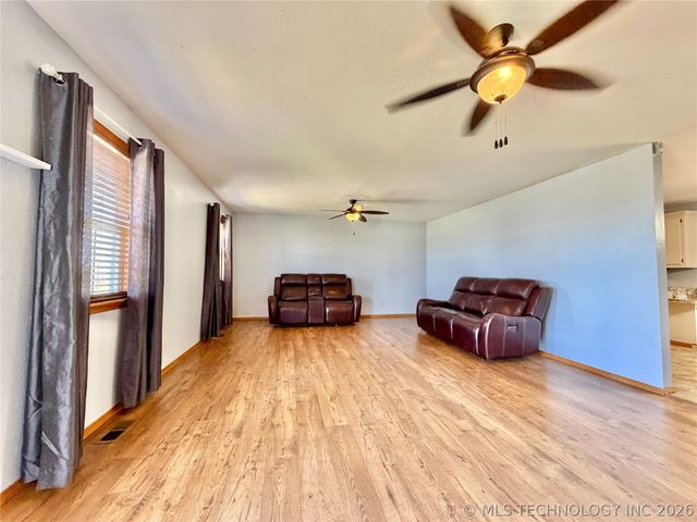 17160 N Briggs Flat Road, Tahlequah, OK 74464