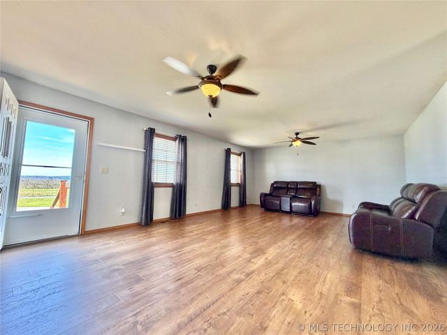 17160 N Briggs Flat Road, Tahlequah, OK 74464