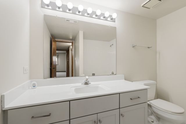 10420 Circle Drive 24B, Oak Lawn, IL 60453