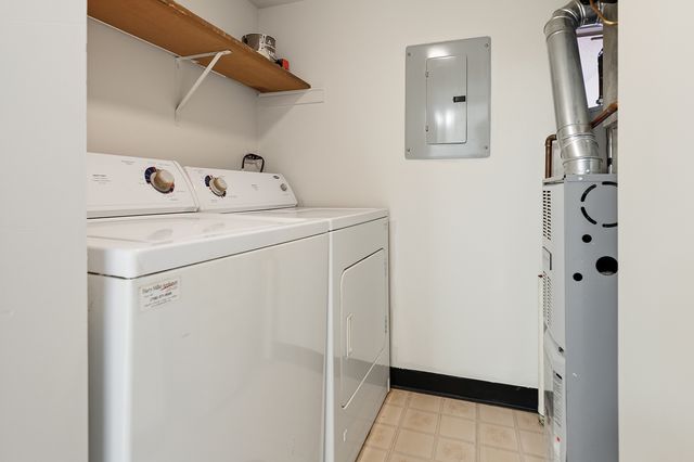 10420 Circle Drive 24B, Oak Lawn, IL 60453