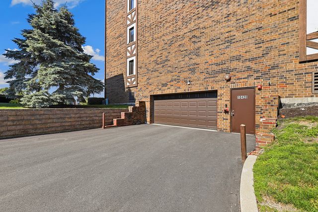 10420 Circle Drive 24B, Oak Lawn, IL 60453