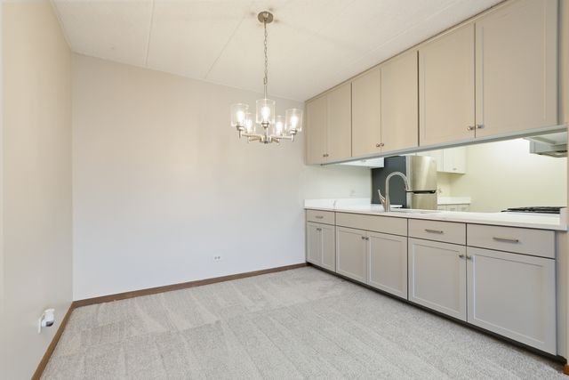 10420 Circle Drive 24B, Oak Lawn, IL 60453