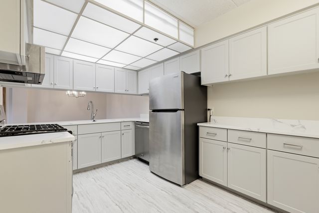 10420 Circle Drive 24B, Oak Lawn, IL 60453