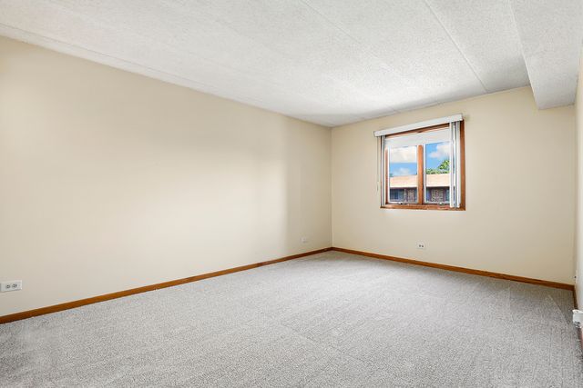 10420 Circle Drive 24B, Oak Lawn, IL 60453