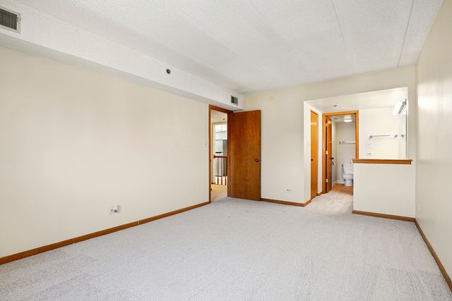 10420 Circle Drive 24B, Oak Lawn, IL 60453