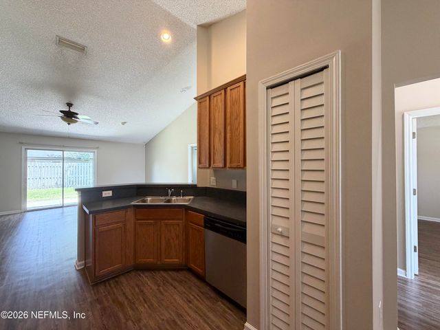 6902 SOUTHERN OAKS Drive W, Jacksonville, FL 32244
