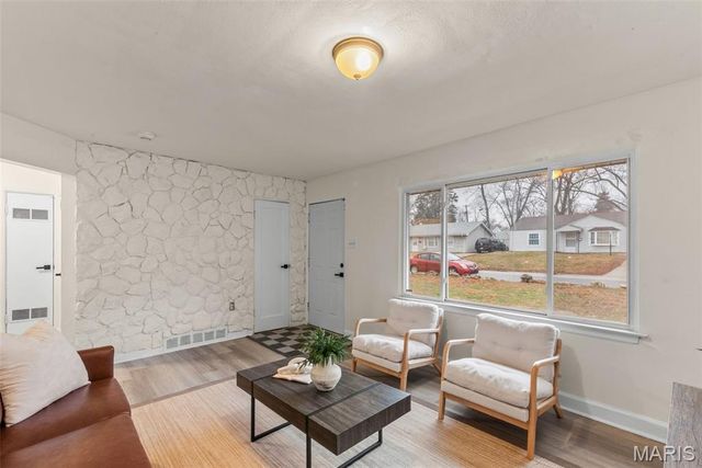 9848 Lorna Lane, St Louis, MO 63136