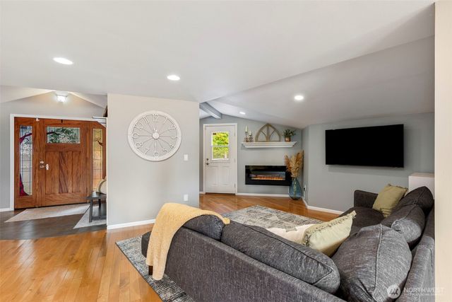 888 Leschi Way, Fox Island, WA 98333