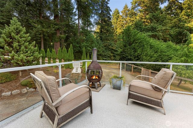 888 Leschi Way, Fox Island, WA 98333