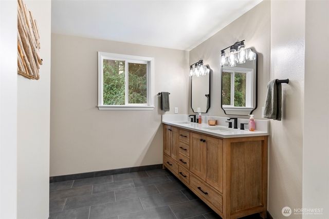 888 Leschi Way, Fox Island, WA 98333