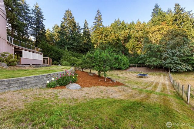 888 Leschi Way, Fox Island, WA 98333