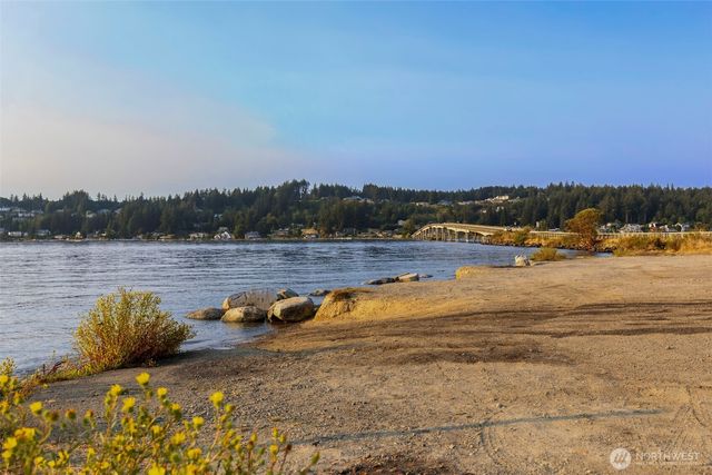 888 Leschi Way, Fox Island, WA 98333