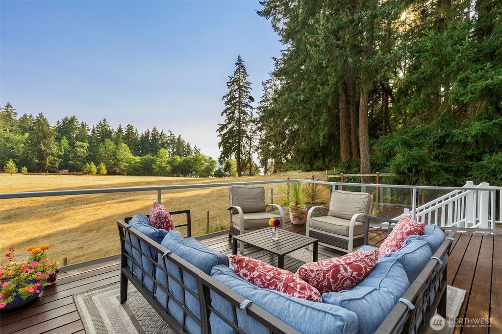 888 Leschi Way, Fox Island, WA 98333