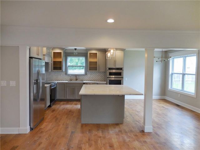 1000 Oakwood Street, Harrisonville, MO 64701