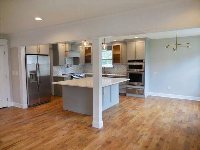 1000 Oakwood Street, Harrisonville, MO 64701