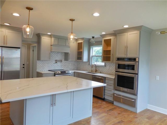 1000 Oakwood Street, Harrisonville, MO 64701