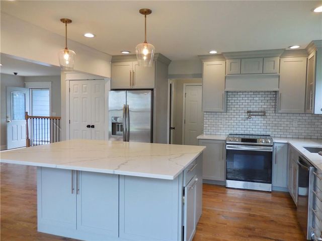 1000 Oakwood Street, Harrisonville, MO 64701