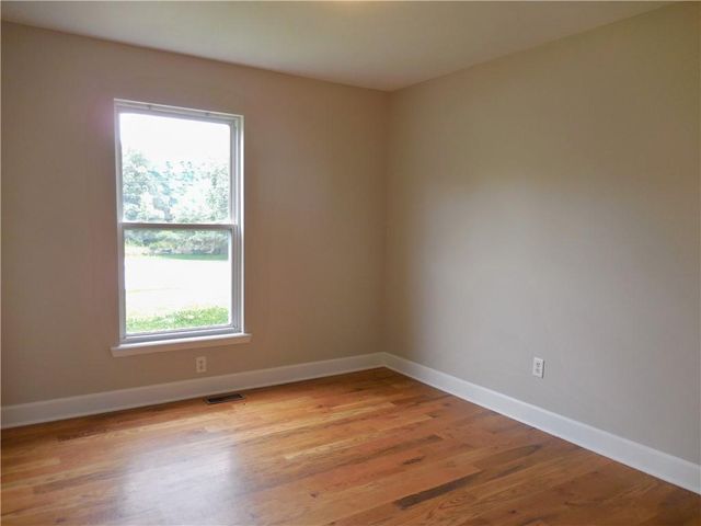 1000 Oakwood Street, Harrisonville, MO 64701