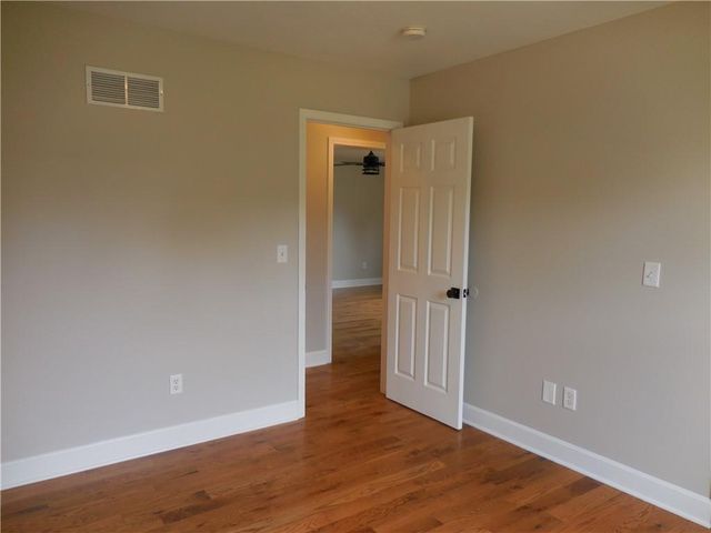 1000 Oakwood Street, Harrisonville, MO 64701