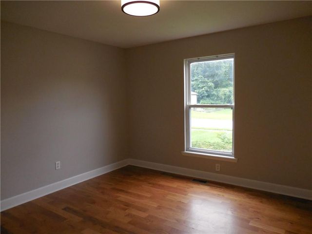 1000 Oakwood Street, Harrisonville, MO 64701