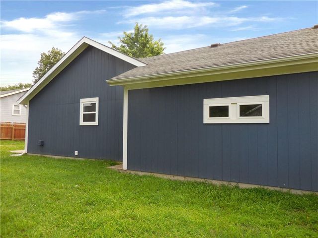 1000 Oakwood Street, Harrisonville, MO 64701
