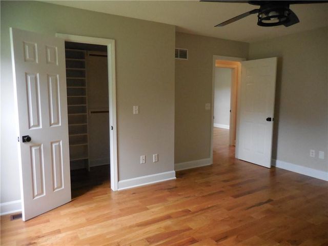1000 Oakwood Street, Harrisonville, MO 64701