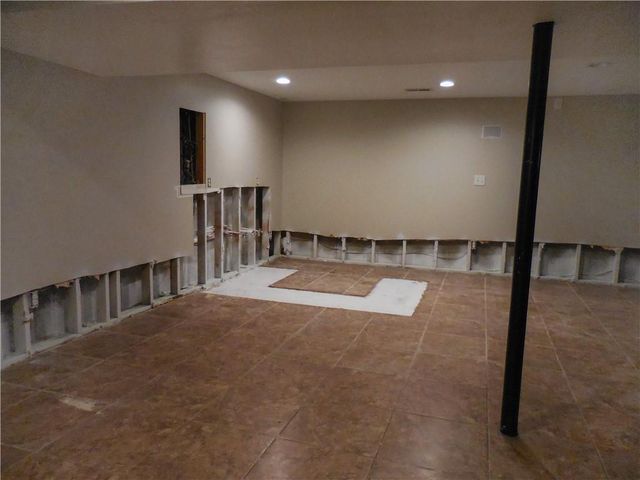 1000 Oakwood Street, Harrisonville, MO 64701
