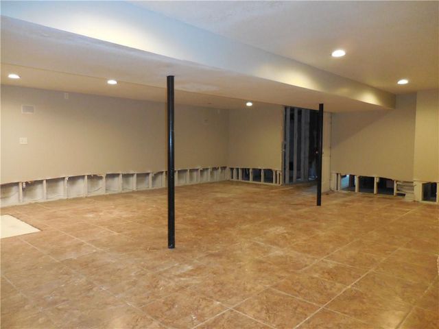 1000 Oakwood Street, Harrisonville, MO 64701