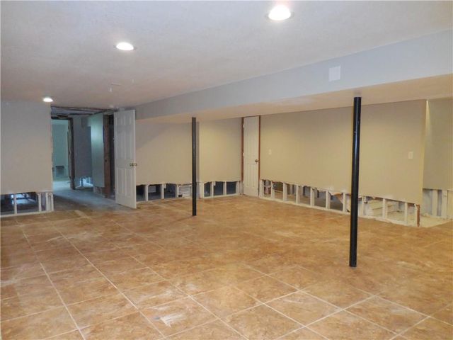 1000 Oakwood Street, Harrisonville, MO 64701