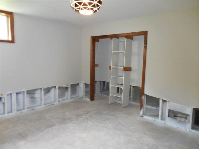1000 Oakwood Street, Harrisonville, MO 64701