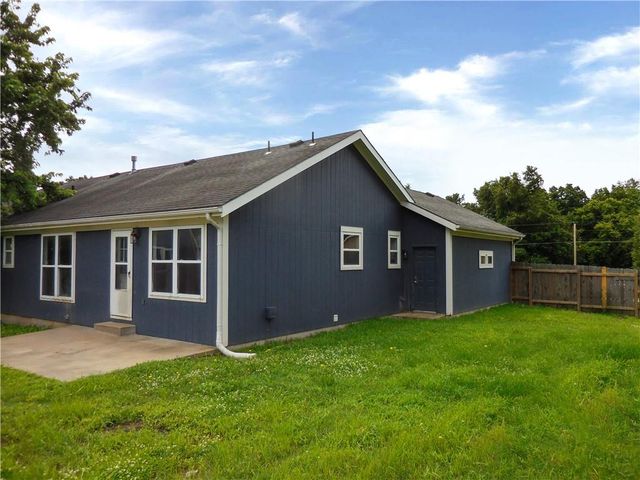 1000 Oakwood Street, Harrisonville, MO 64701