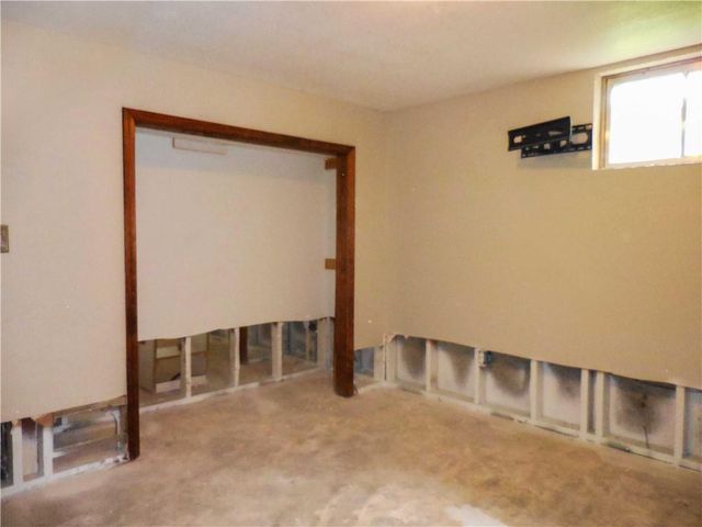 1000 Oakwood Street, Harrisonville, MO 64701