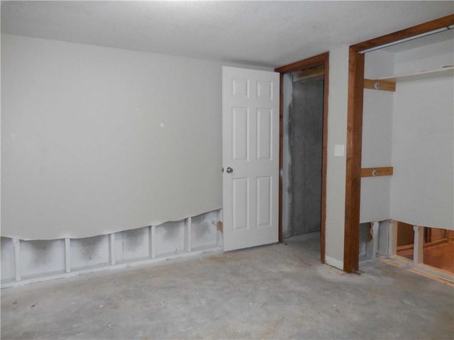 1000 Oakwood Street, Harrisonville, MO 64701